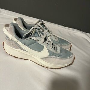 Nike Women's Teal and Cream Sneakers Like New!
